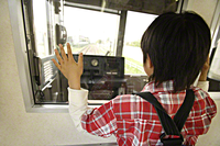 地下鉄の中で大声で叫ぶ息子。なす術もなく困り果てた私に、ある日、救いの女神が・・・の画像