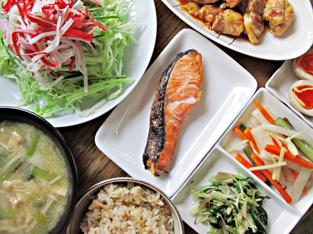 食べ方にも個性がある?娘が食事に3時間かける理由のタイトル画像