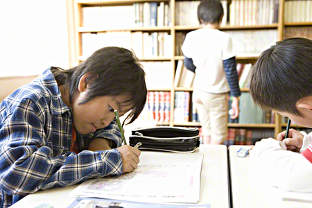 凸凹っ子の勉強方法、どんな工夫ができる?わが家のアイデアのタイトル画像