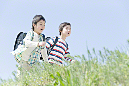 「優しい子ども」はどう育つ?いじめで気づいた理想の教育環境とはのタイトル画像