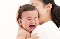 抱っこ紐でギャン泣きする息子…原因は?医師に相談したところのタイトル画像