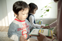 子どもが「初めて」に挑戦するときに最適!絵カードの使い方とはのタイトル画像