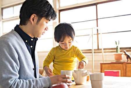 「それは触らないで!」注意しても子どもがガマンできないのはなぜ?のタイトル画像