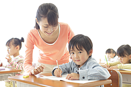 「学校と闘う親たち」へ。スクールカウンセラーが伝える問題解決のヒケツのタイトル画像