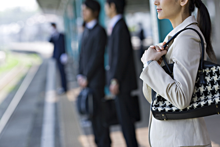 パニック障害とは? 突然の動悸やめまいといった症状、原因や治療法、体験談をご紹介のタイトル画像