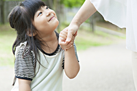 移動支援とは?同行援護・行動援護との違い、費用、サービス利用までの流れ、通学・通勤の利用についてのタイトル画像
