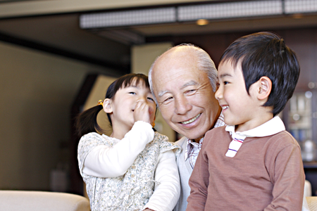 入学式、支援の先生に手を引かれる息子の姿を見た父は…のタイトル画像