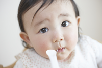 赤ちゃんが笑わない!? そんな時に考えられる原因、赤ちゃんの笑顔を引き出すコツとは?のタイトル画像