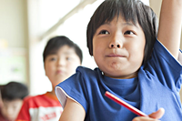 低身長とは?子どもの身長が伸びる仕組みって? 低身長の基準、原因、治療方法を詳しく解説します!のタイトル画像