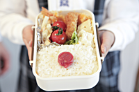 お友達のお弁当が床にガッシャーン!無関係の息子まで涙したそのワケとはのタイトル画像