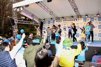【世界自閉症啓発デーレポート】体験ブースにステージも!「東京タワーブルーライトアップイベント」のタイトル画像