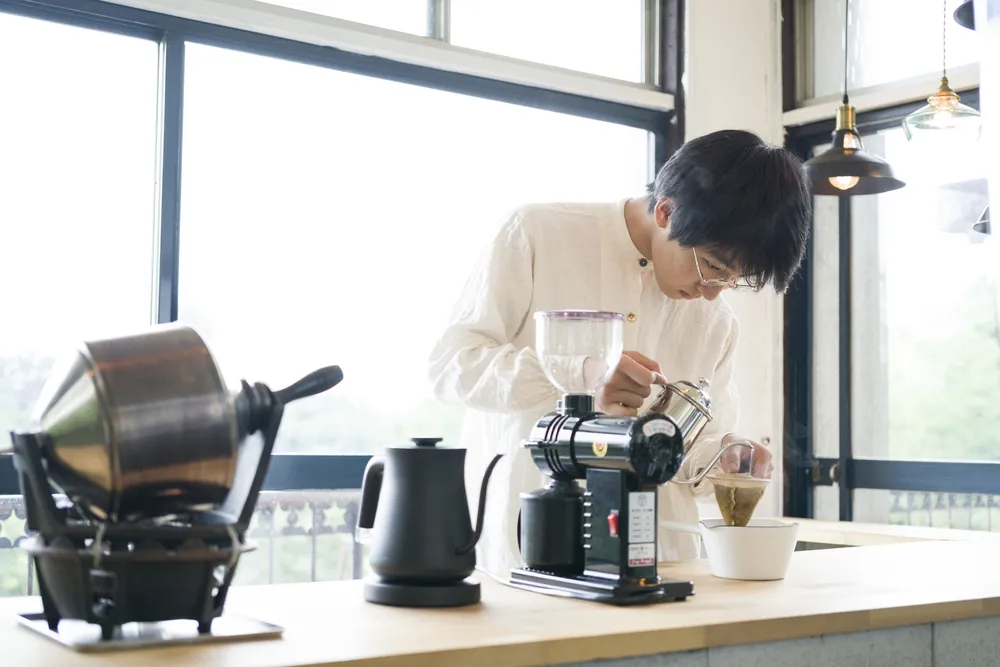 岩野響さんが焙煎する5月の「ホライズンコーヒー」ー「痕跡」をテーマにした存在感のある味わいーのタイトル画像