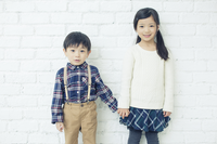 【自閉症とは】年齢別の症状の現れ方とは?0歳から成人期までの特徴を解説しますのタイトル画像