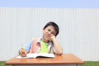 【ADHD(注意欠如・多動性障害)】0歳から成人期まで、年齢別の特徴や症状の現れ方を解説しますのタイトル画像