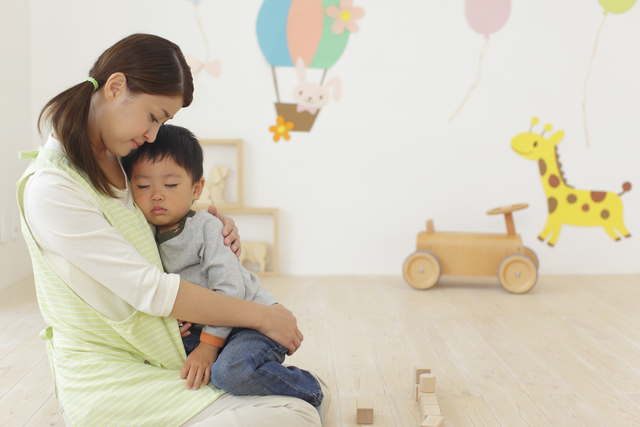 突然の休校…ストレスを感じやすい子どもとの自宅での過ごし方は?手軽にできる工夫をご紹介のタイトル画像