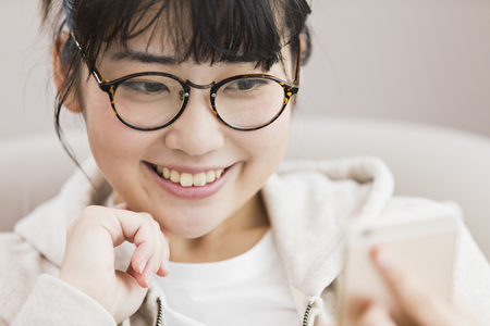 心のケアも、アプリでグッと手軽に!AIの活用も!?大人のASDの私が見つけた社会を生き抜くスキル【ITでセルフケア編】のタイトル画像