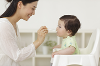 1歳半健診でことばの遅れが気になったら?赤ちゃんのコミュニケーション力を家庭で育む3つのポイントとは?家庭で活用できるチェックリストも紹介の画像