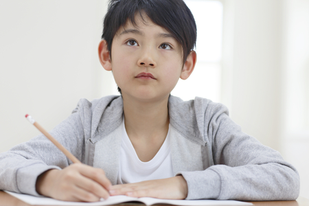 特別支援学級(中学校)卒業後の進路先は?発達障害がある子どもが将来を見据えた学校選びをするには?高卒認定や大学受験資格の解説、学校選びのポイントのタイトル画像