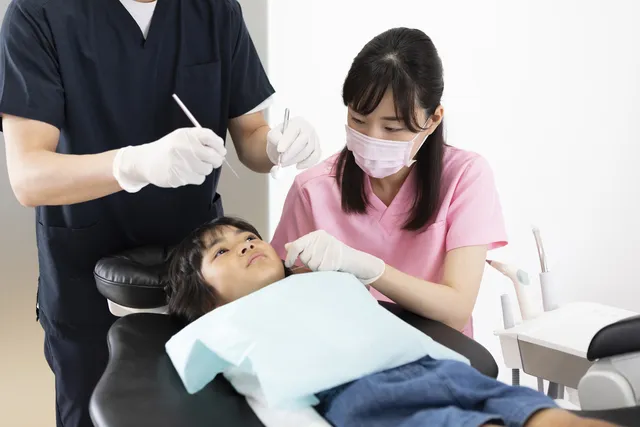 発達障害がある子どもの歯科治療、事前に気をつけるポイントは？歯医者で行う予防や治療、障害者歯科についても解説【専門家監修】のタイトル画像