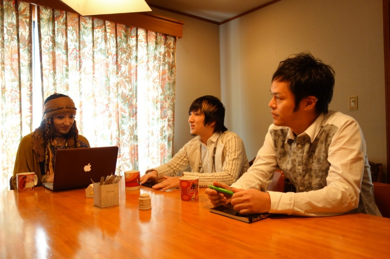 3人組バンド「JERRYBEANS」のメンバー