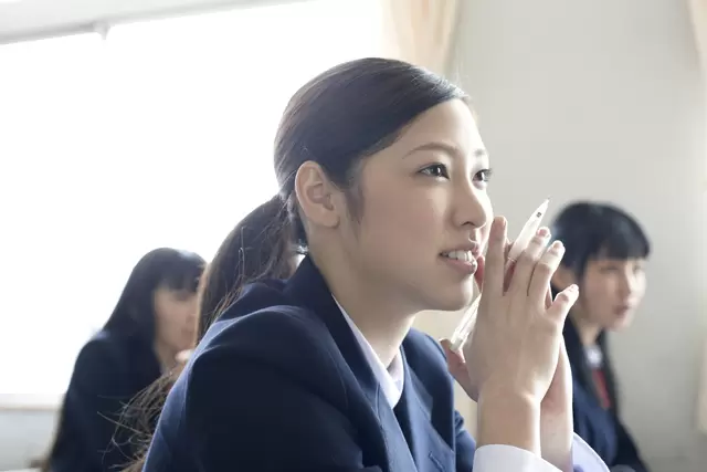 子どもの精神薬服用をどう考える？揺れる親心に寄り添うスクールカウンセラーの画像