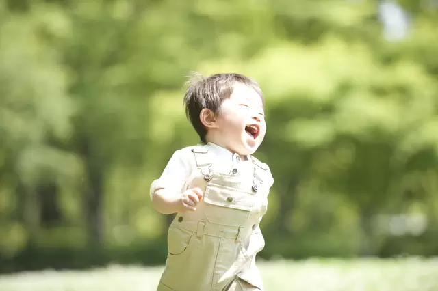 お風呂を泣き叫んで嫌がる息子 その理由は 触覚過敏 にあった Litalico発達ナビ