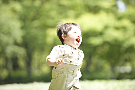 お風呂を泣き叫んで嫌がる息子 その理由は 触覚過敏 にあった Litalico発達ナビ