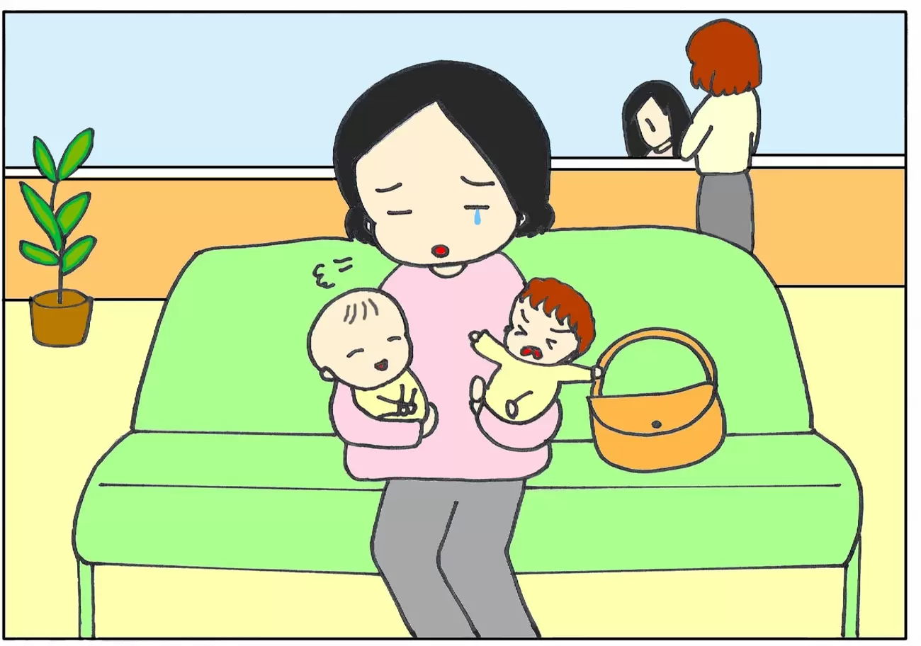 双子育児に励む母