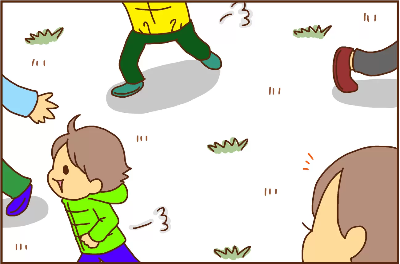 公園で遊ぶ子供たち
