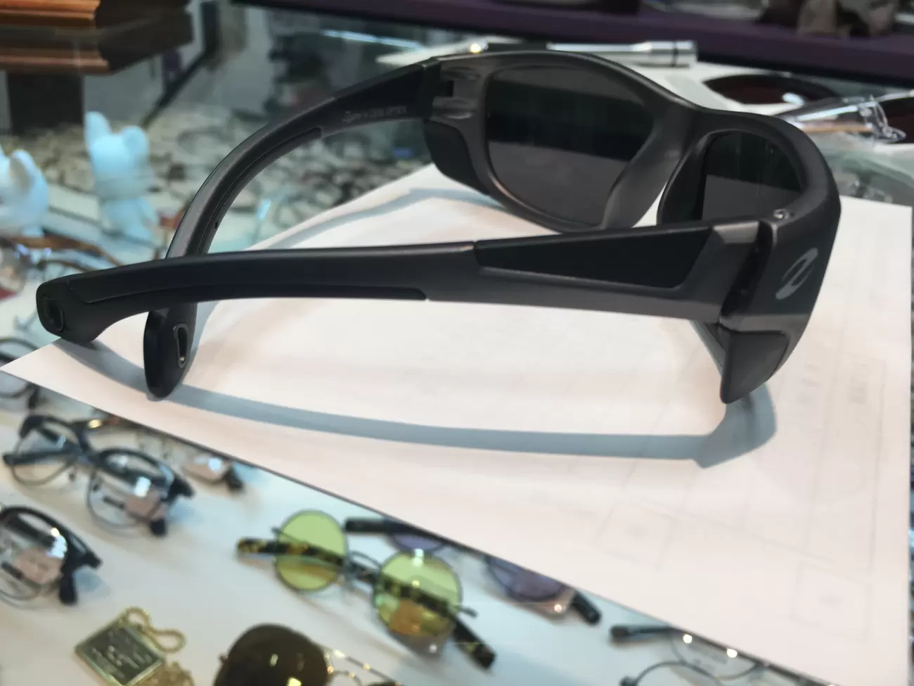 「アーレン症候群」を知っていますか。文字が回ったり歪んだり…娘の検査からアーレンレンズを手にするまでの画像