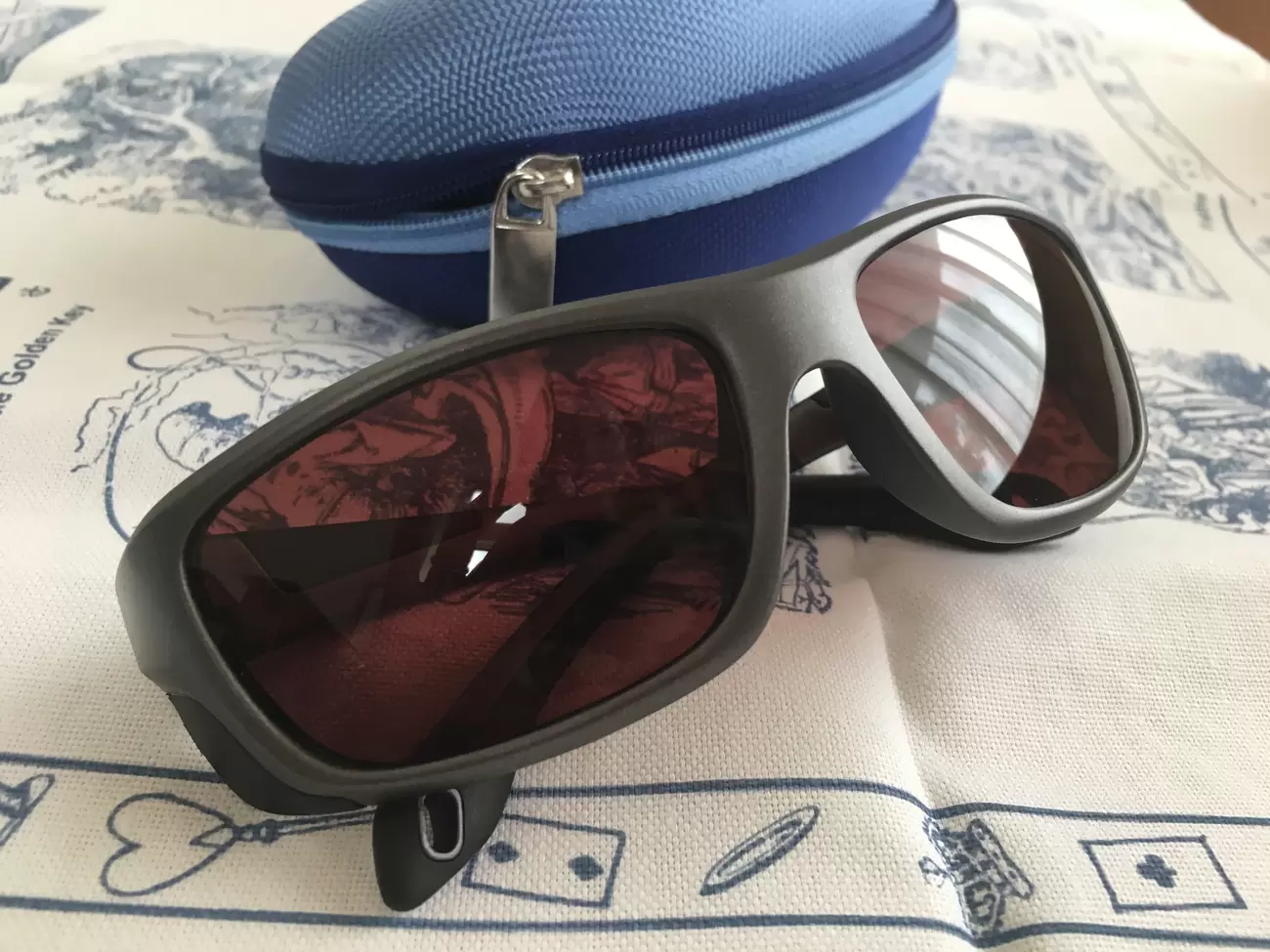 「アーレン症候群」を知っていますか。文字が回ったり歪んだり…娘の検査からアーレンレンズを手にするまでの画像