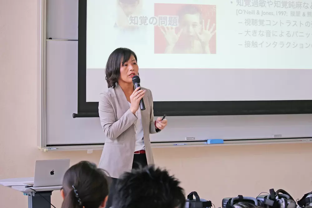 自閉スペクトラム症の人が「見ている世界」をVR体験！コミュニケーション障害に影響する特有の見え方とはの画像