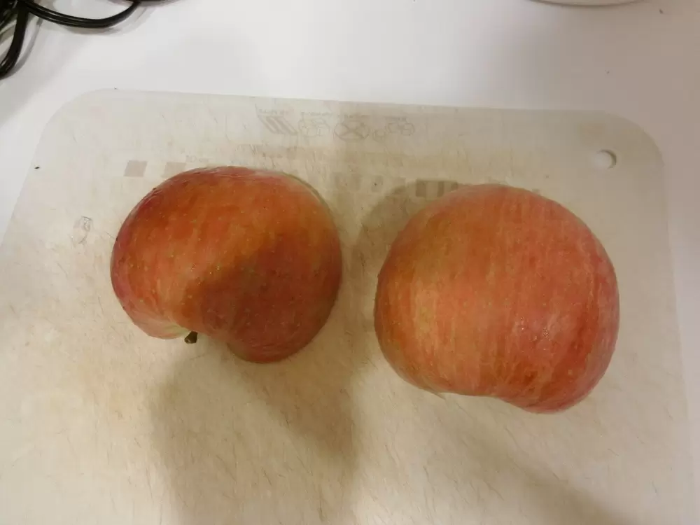 ポイントは3つ！自閉症の息子の「できる！」を育んだリンゴの皮むき練習法の画像