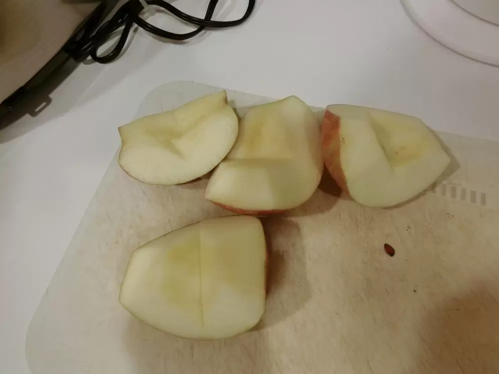 ポイントは3つ！自閉症の息子の「できる！」を育んだリンゴの皮むき練習法の画像