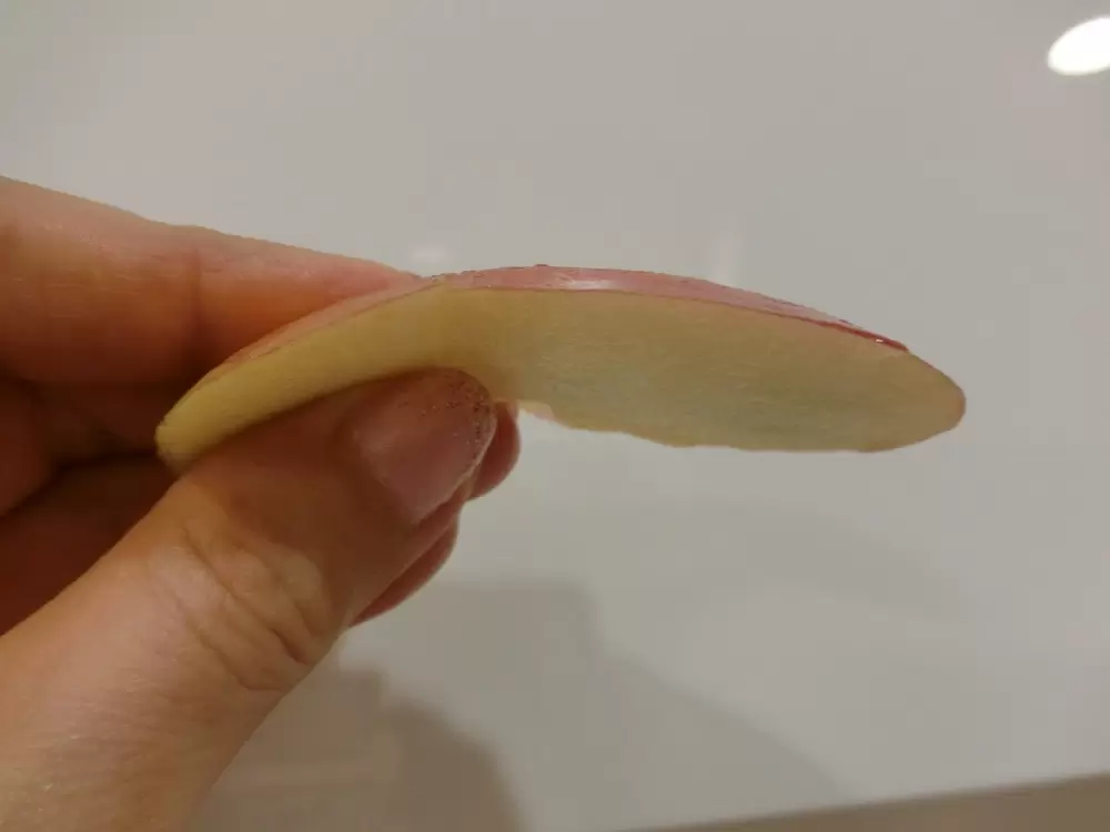 ポイントは3つ！自閉症の息子の「できる！」を育んだリンゴの皮むき練習法の画像