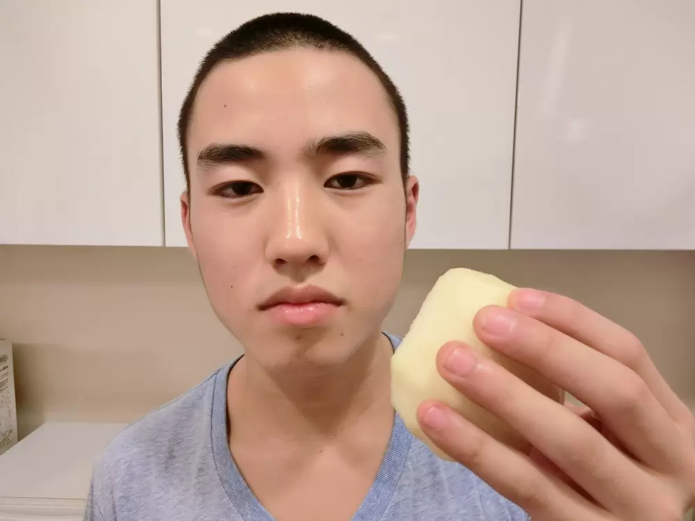 ポイントは3つ！自閉症の息子の「できる！」を育んだリンゴの皮むき練習法の画像