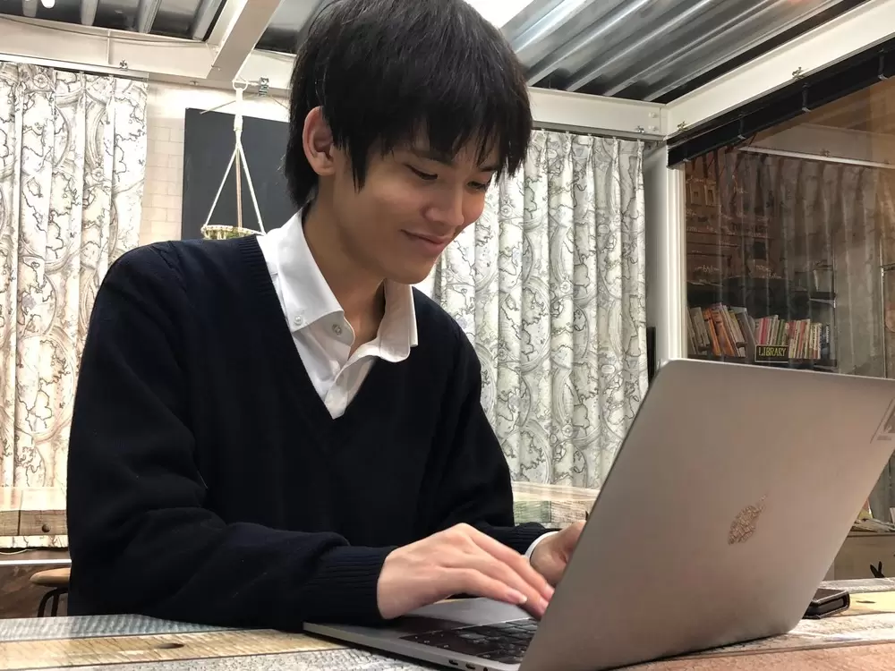 仕事はパソコンを使います。鉛筆と紙は不要です