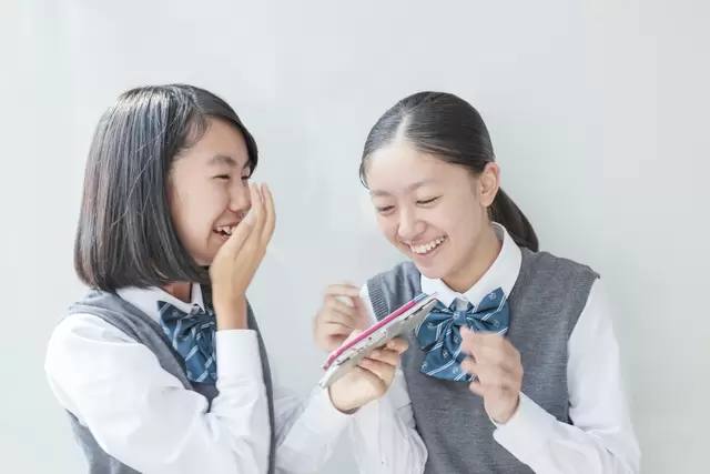 アスペルガー症候群(ASD/自閉スペクトラム症)の年齢別の特徴や症状の現れ方【専門家監修】の画像