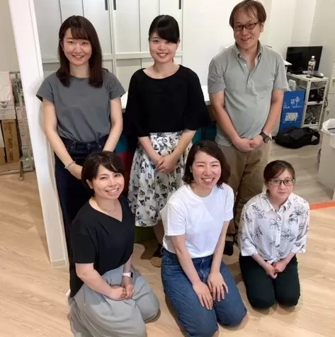 スタッフの集合写真