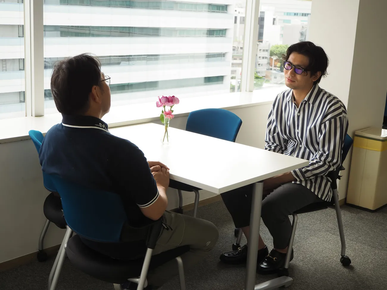 インタビューの様子