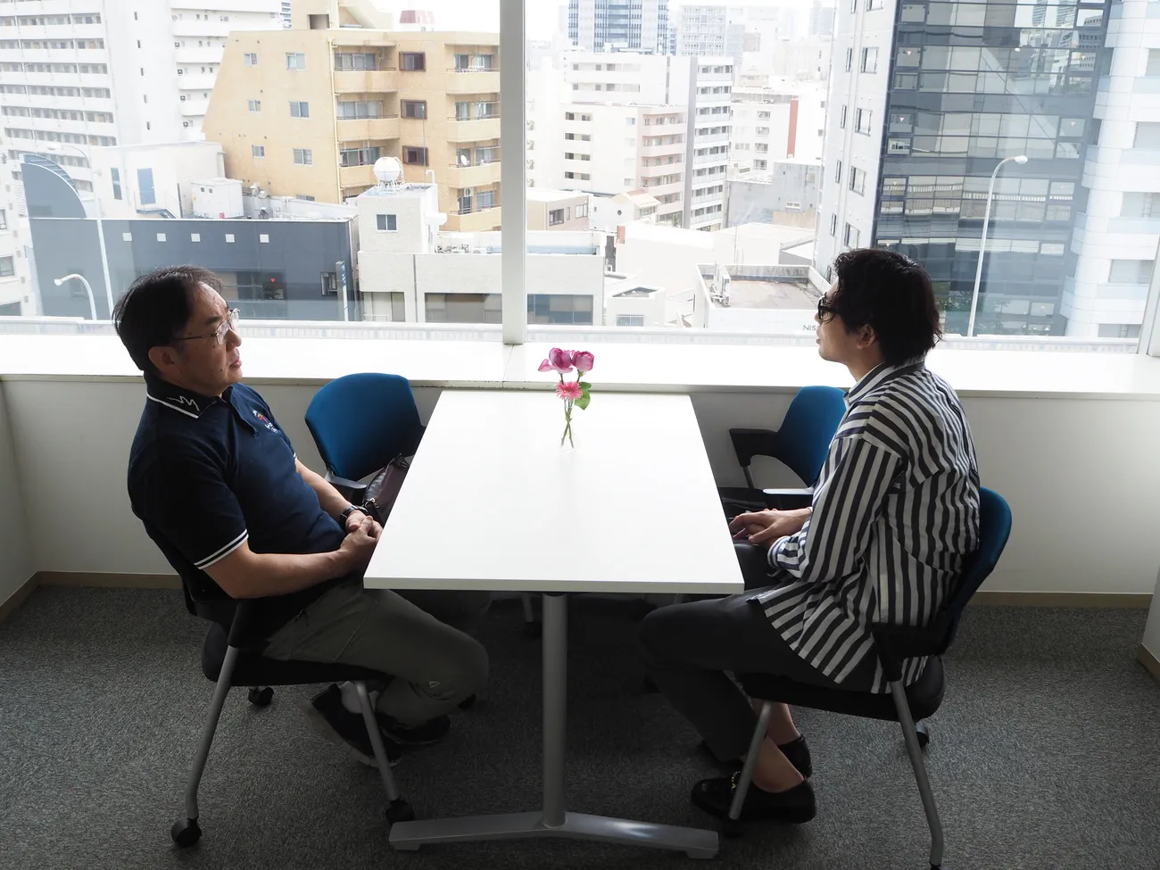 インタビューの様子