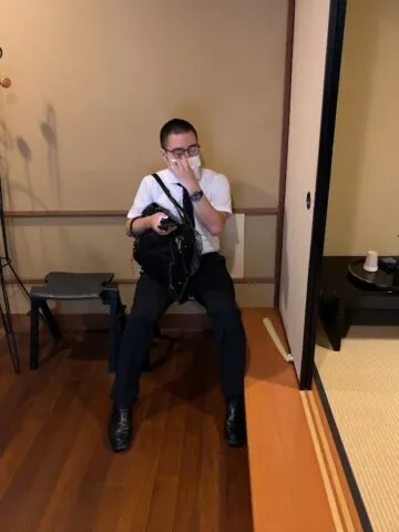 葬儀会場の息子