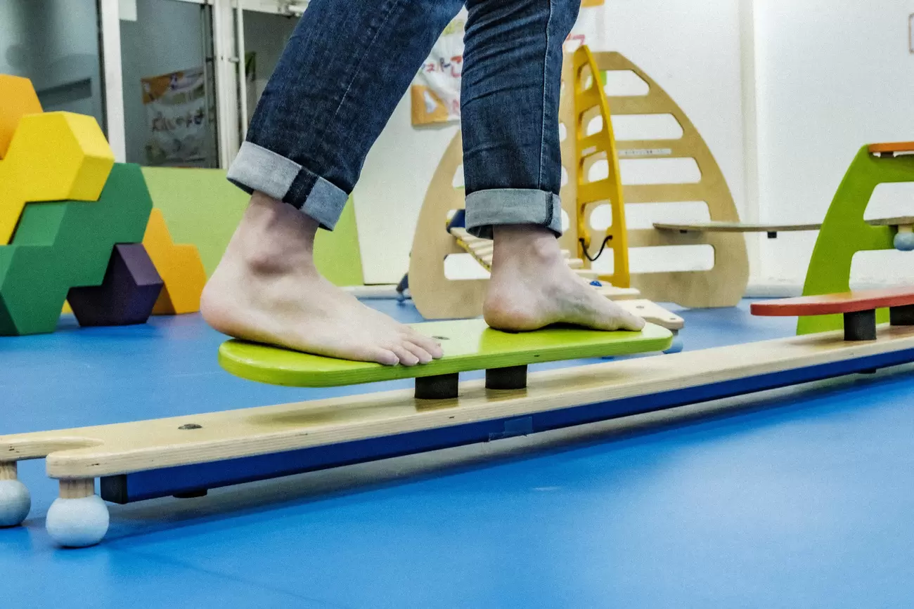 発達が気になる子どもの「感覚」を育む「運動発達の支援」とは？LITALICOジュニアのスーパーバイザーが教える３つのポイント。普段の遊具遊びで意識したいヒントもご紹介の画像