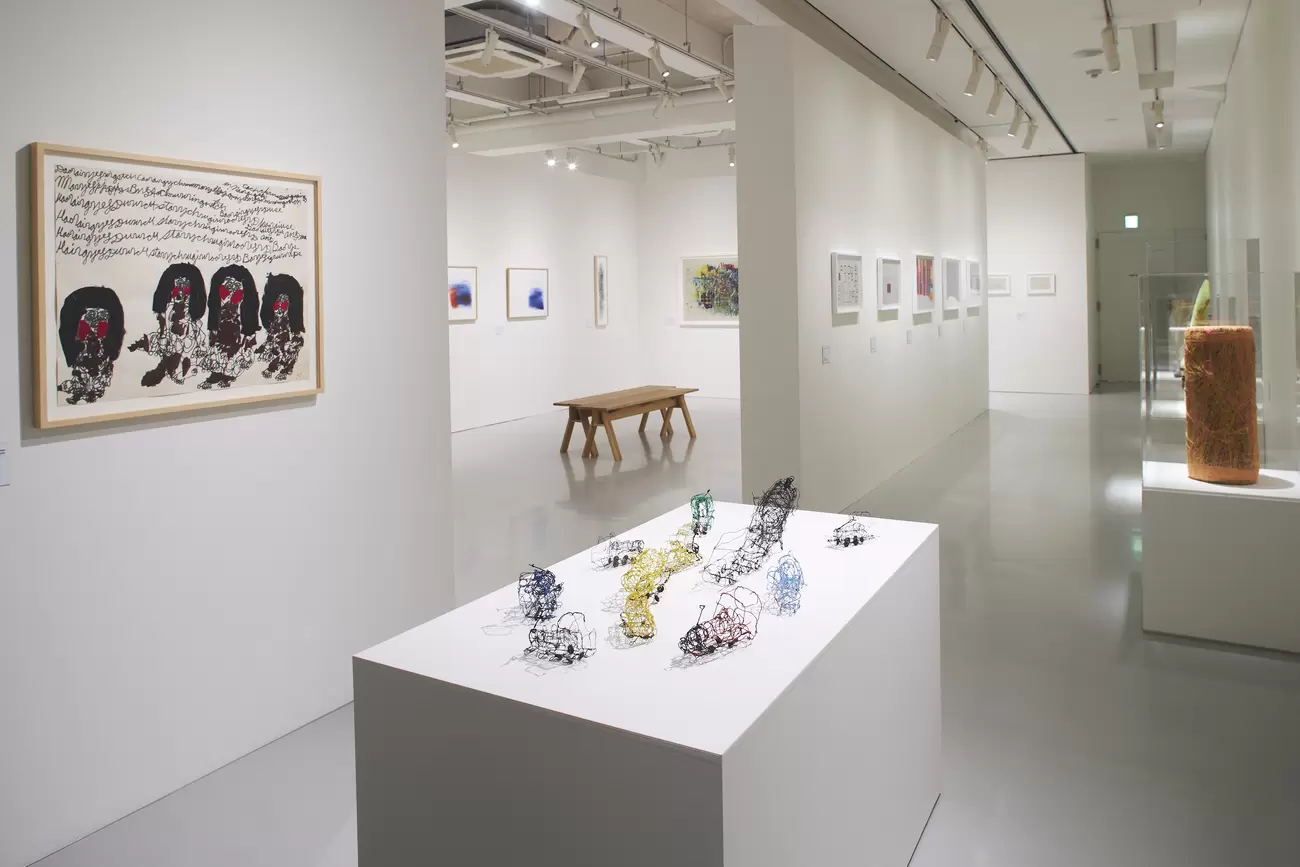 展覧会「線のしぐさ」会場風景　撮影：柿島 達郎