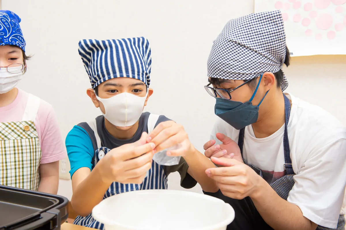 自分たちでこうかな、ああかな、と試行錯誤しながら作業していく姿