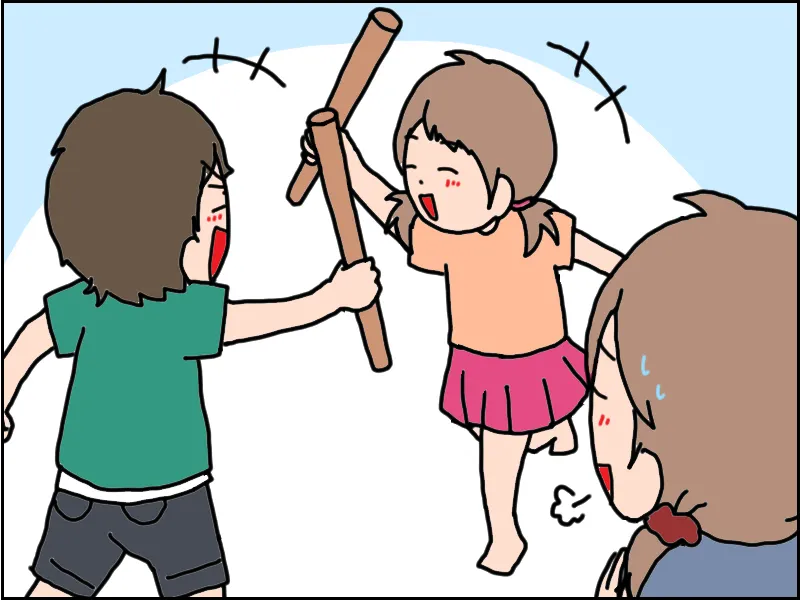 定型発達娘は、自閉症息子に対してもテレビのお笑いの話をしたり、一緒におもちゃの剣で遊んだり、ときには息子の背中にシールを貼ってイタズラをしていました。