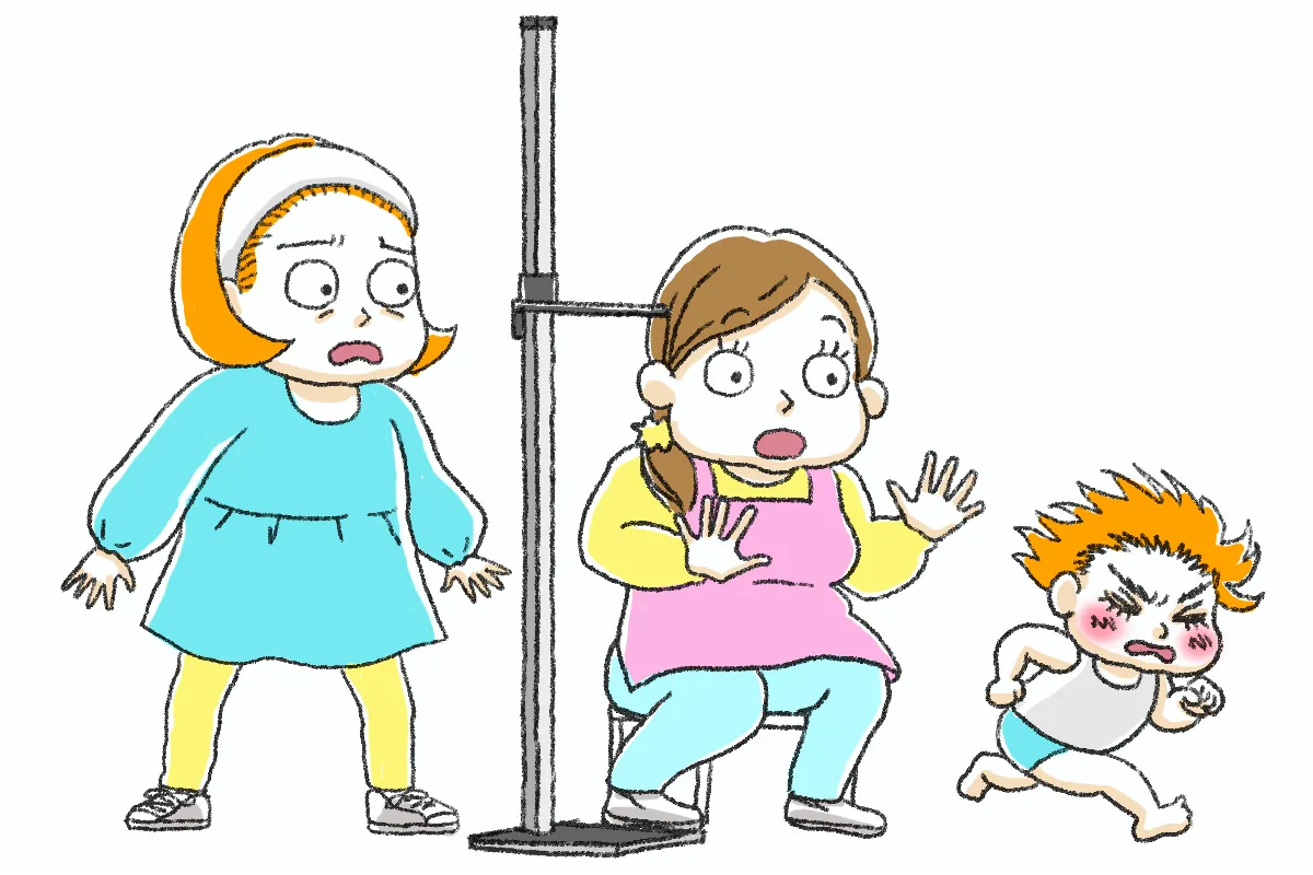 1番初めの身長を測る器具を見ただけで、まちゃは嫌がって逃げるように走り出してしまいました。