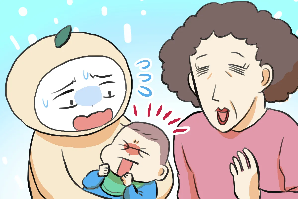 実母の前で激しく泣く、生後半年頃の息子。泣き止まずに慌てて抱っこする私。「よくあること」と穏やかに笑う実母。