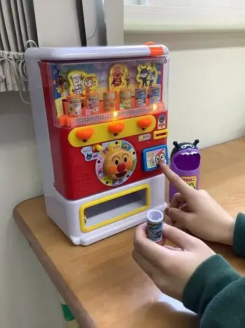 LITALICOジュニア高円寺教室/自動販売機のおもちゃで遊ぼう♪