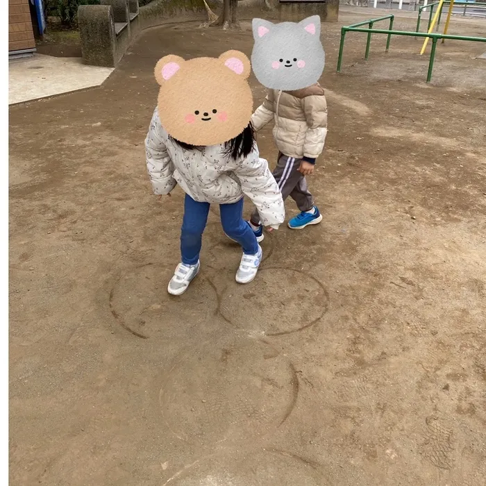 イルカ児童園(池袋教室)/寒さに負けず元気いっぱい！お散歩で楽しく学ぼう♪